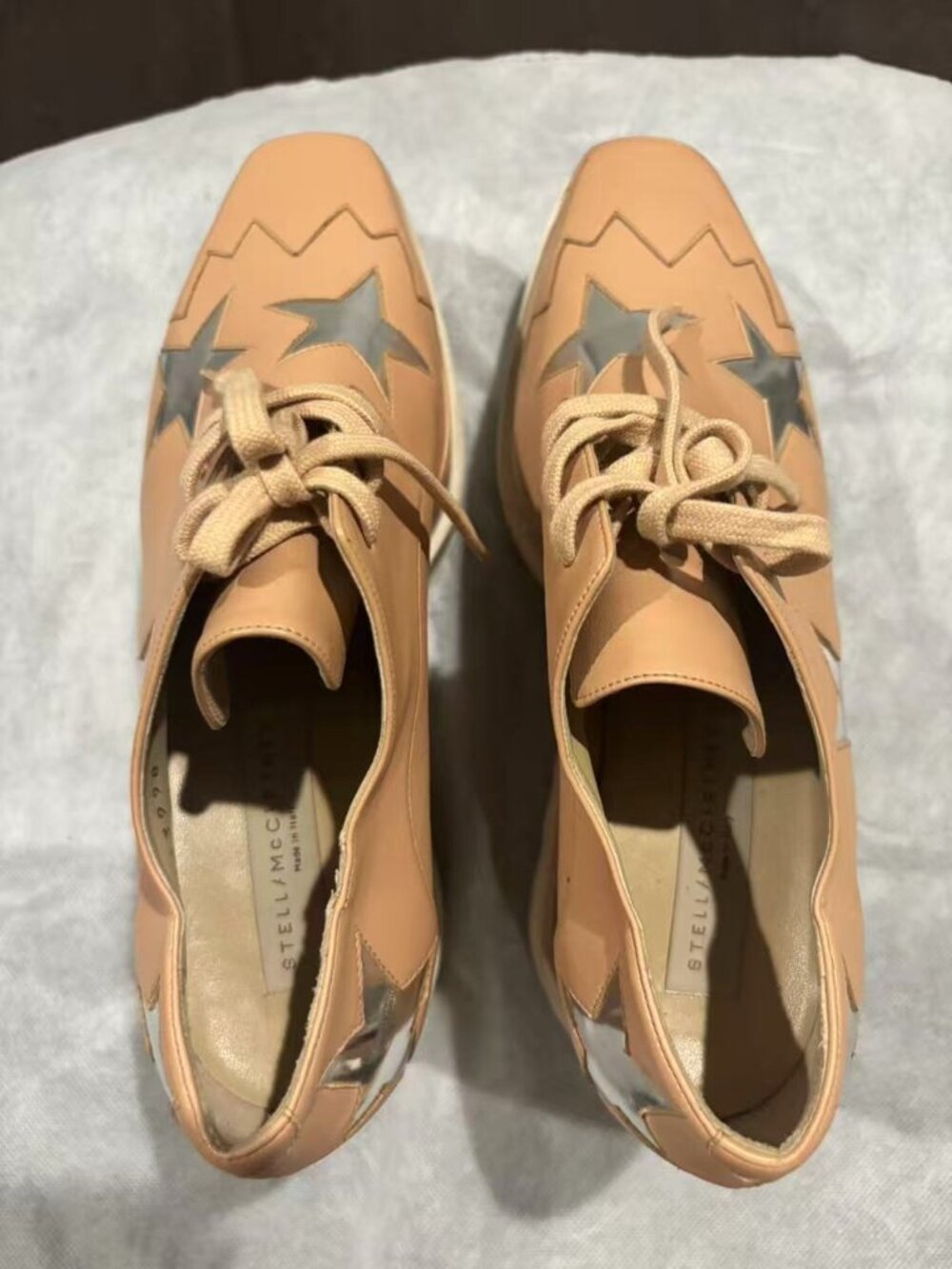 Stella McCartney Beige Platform Derby Shoes with Gold Stars - Picture 4 of 8